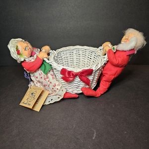 Annalee Santa Claus Mrs Claus White Basket Planter